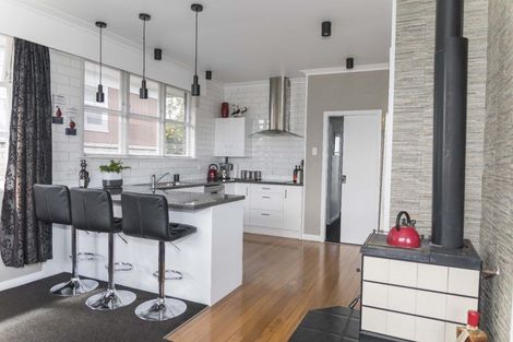 Photo of property in 18 Chamberlain Street, Dannevirke, 4930