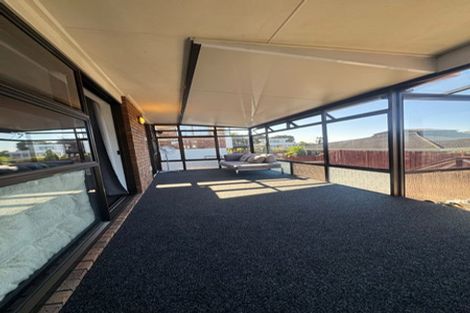 Photo of property in 2/21 White Heron Drive, Massey, Auckland, 0614