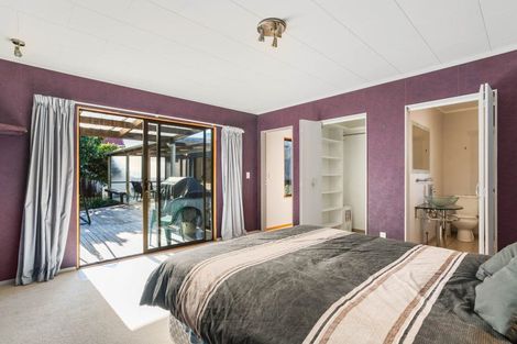 Photo of property in 115 Park Avenue, Whangamata, 3620