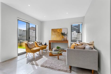 Photo of property in 21 Parkmore Drive, Rosehill, Papakura, 2113