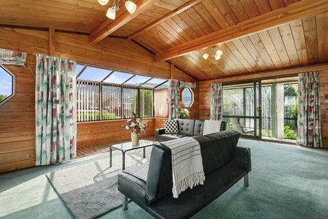 Photo of property in 8 Roband Crescent, Brown Owl, Upper Hutt, 5018