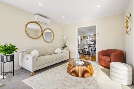 Photo of property in 43 Athena Drive, Totara Vale, Auckland, 0629