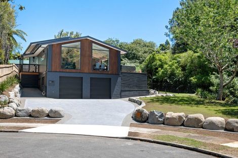 Photo of property in 11 Marina Grove, Frankleigh Park, New Plymouth, 4310