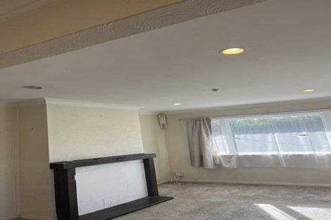 Photo of property in 125 Millbrook Road, Sunnyvale, Auckland, 0612