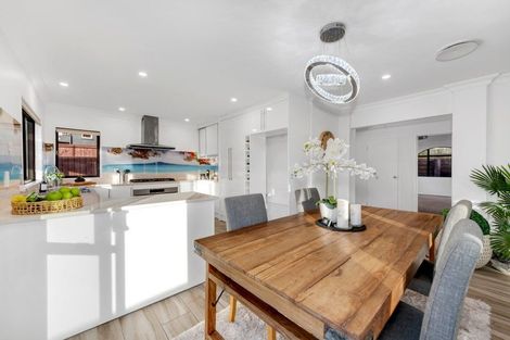 Photo of property in 97 Mt Lebanon Crescent, The Gardens, Auckland, 2105