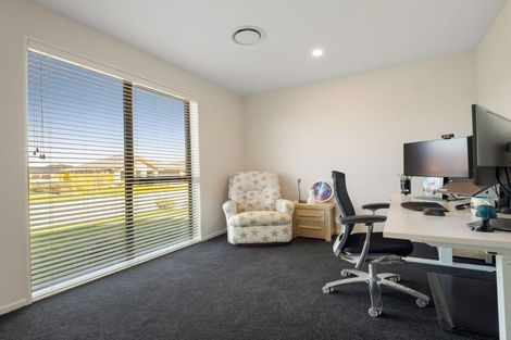 Photo of property in 5 Feather Place, Rolleston, 7615