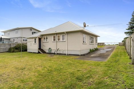 Photo of property in 38 Marine Parade, Otaki Beach, Otaki, 5512
