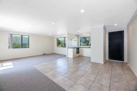 Photo of property in 30 Misty Valley Drive, Henderson, Auckland, 0612