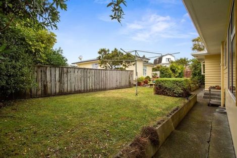Photo of property in 42 Turville Crescent, Newlands, Wellington, 6037