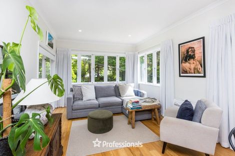 Photo of property in 43 Wyndham Road, Pinehaven, Upper Hutt, 5019