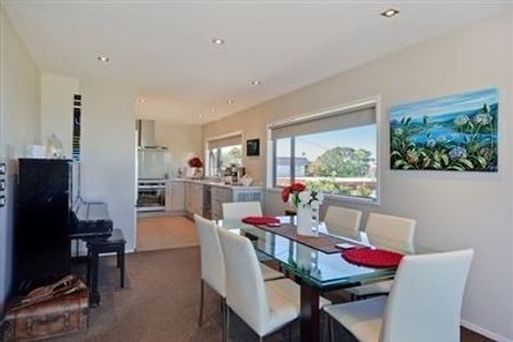 Photo of property in 2/91 Aberdeen Road, Castor Bay, Auckland, 0620