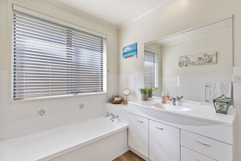 Photo of property in 9 Parkwood Place, Papamoa Beach, Papamoa, 3118