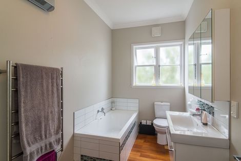 Photo of property in 122 Hamilton Road, Hataitai, Wellington, 6021