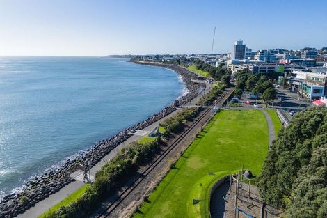 Photo of property in 1 Queen Street, New Plymouth, 4310