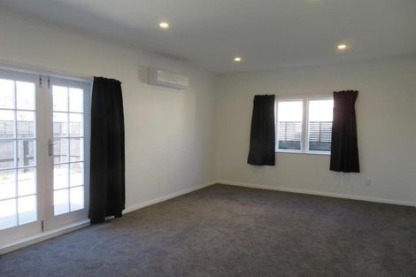 Photo of property in 100 Randwick Road, Moera, Lower Hutt, 5010