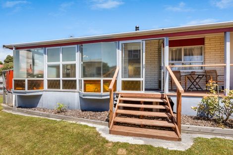 Photo of property in 15 Virginia Place, Whalers Gate, New Plymouth, 4310