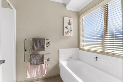 Photo of property in 44 Gibson Place, Papamoa Beach, Papamoa, 3118