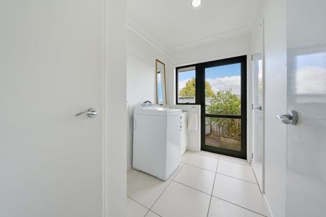 Photo of property in 20 Mackwell Road, Fairview Heights, Auckland, 0632
