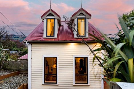 Photo of property in 2 Waireka Street, Ravensbourne, Dunedin, 9022