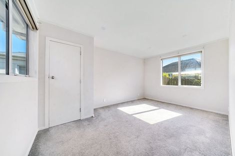 Photo of property in 28 Middlemore Crescent, Papatoetoe, Auckland, 2025
