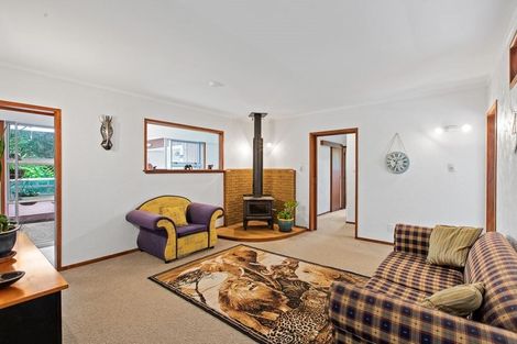 Photo of property in 48 Grassmere Road, Henderson Valley, Auckland, 0612