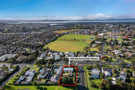 Photo of property in 490 Don Buck Road, Massey, Auckland, 0614