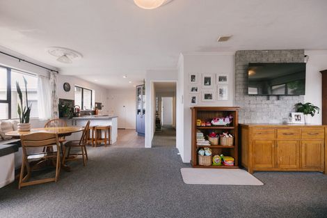 Photo of property in 59 Crewe Crescent, Hokowhitu, Palmerston North, 4410