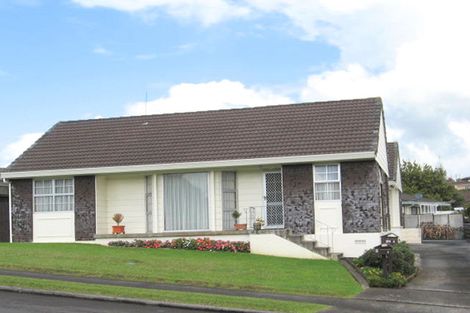 Photo of property in 2/3 Benygloe Place, Highland Park, Auckland, 2010