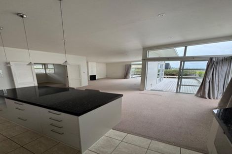 Photo of property in 8a Glenfield Road, Birkenhead, Auckland, 0626