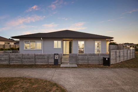 Photo of property in 13 O Ruamano Crescent, Pukekohe, 2120