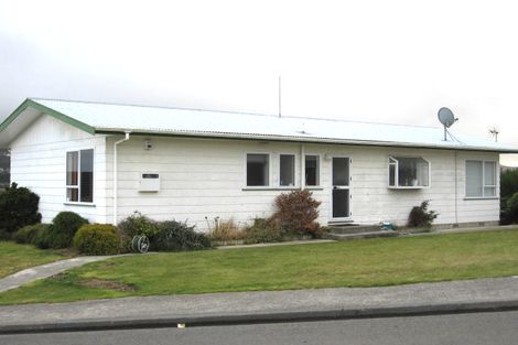 Photo of property in 16 Evesham Place, Newlands, Wellington, 6037