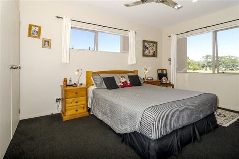 Photo of property in 1 Aitkenhead Court, Parakai, 0830