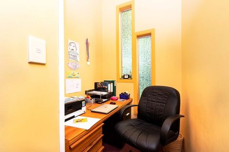 Photo of property in 7 Peace Avenue, Moturoa, New Plymouth, 4310