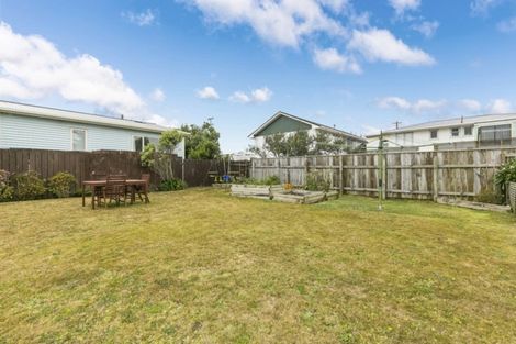 Photo of property in 3 Alder Place, Newlands, Wellington, 6037