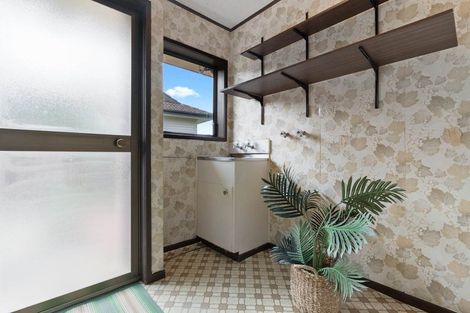 Photo of property in 30 Gibbons Road, Weymouth, Auckland, 2103