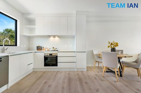 Photo of property in 7/11 Kayle Glen, West Harbour, Auckland, 0618