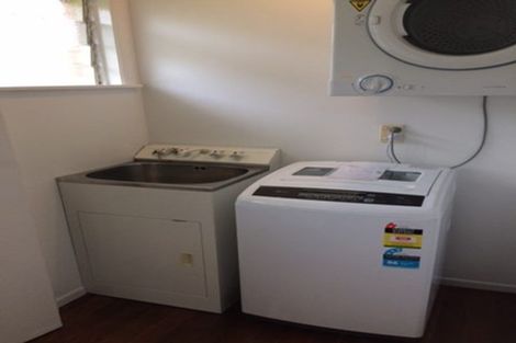 Photo of property in 68 Gladstone Road, Northcote, Auckland, 0627