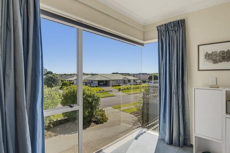 Photo of property in 111 Milne Drive, Paraparaumu, 5032