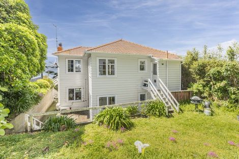 Photo of property in 168 Sutherland Road, Lyall Bay, Wellington, 6022