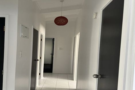 Photo of property in 17 Dundale Avenue, Blockhouse Bay, Auckland, 0600
