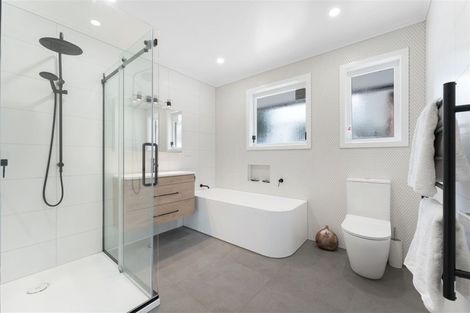 Photo of property in 72 Hanham Road, Kumeu, 0891