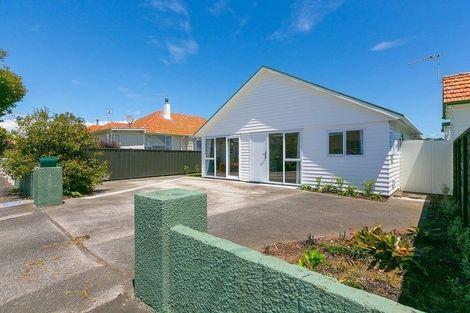 Photo of property in 46 Lismore Street, Merrilands, New Plymouth, 4312