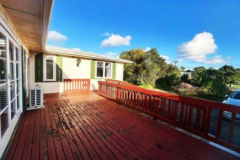 Photo of property in 15 Albert Road, Kelston, Auckland, 0602