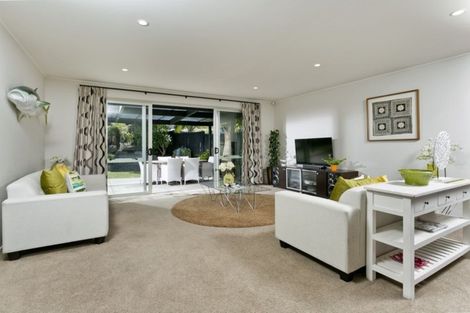 Photo of property in 27 Lyford Crescent, Sunnynook, Auckland, 0620