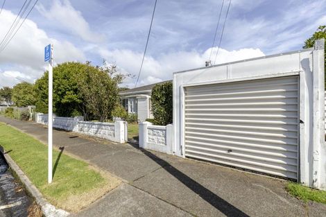 Photo of property in 20 Cameron Street, New Plymouth, 4310
