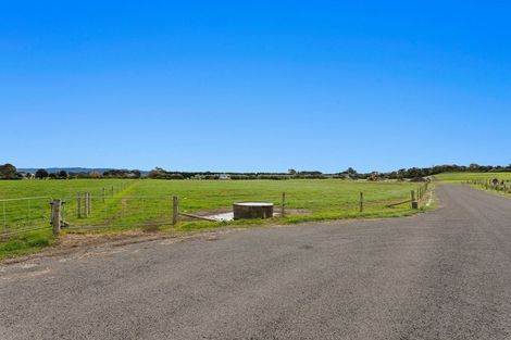 Photo of property in 31 Coast Lane, Thornton, 3194