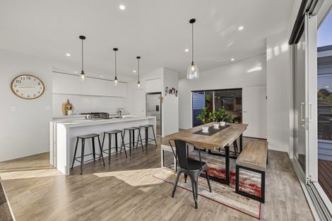 Photo of property in 24 Robertson Street, Raglan, 3225