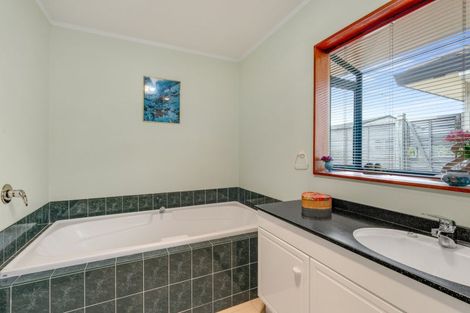 Photo of property in 109 Everitt Crescent, Whangamata, 3620
