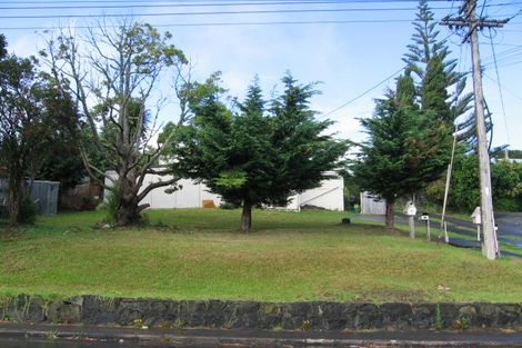 Photo of property in 8 Seymour Road, Sunnyvale, Auckland, 0612