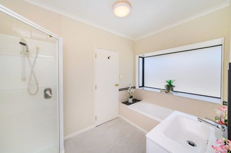 Photo of property in 96 Pacific Drive, Fitzherbert, Palmerston North, 4410